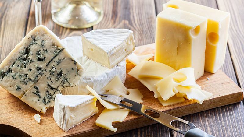 ما علاقة تناول الجبن بمشاكل القلب والضغط؟