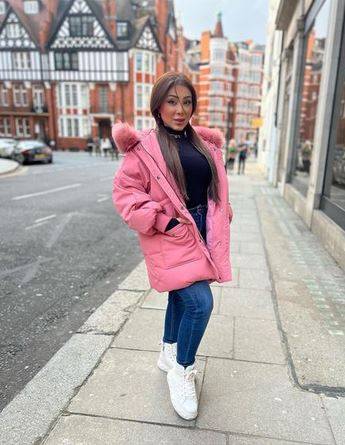 بالفيدو - أبرار الكويتية تحتفل بطلاقها وتوثّق الأمر بقالب حلوى خاص