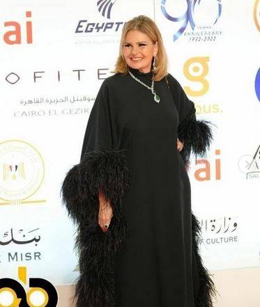 يسرا تبكي في افتتاح مهرجان القاهرة السينمائي لهذا السبب