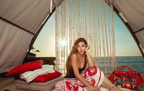 بالفيديو - ميريام فارس تغنّي وترقص بعفوية وصدمة على المسرح