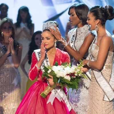 فستان جورج حبيقة يتوّج ملكاً