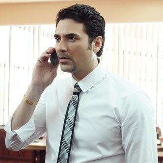 مفاجأة أحمد عز...