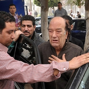 انهيار حسن حسني