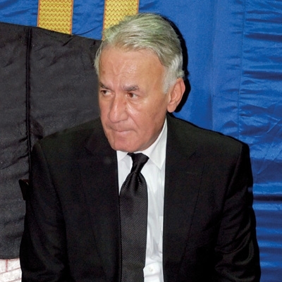 عزت أبو عوف ممنوع من السفر