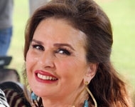 يسرا في مؤتمر صحافي