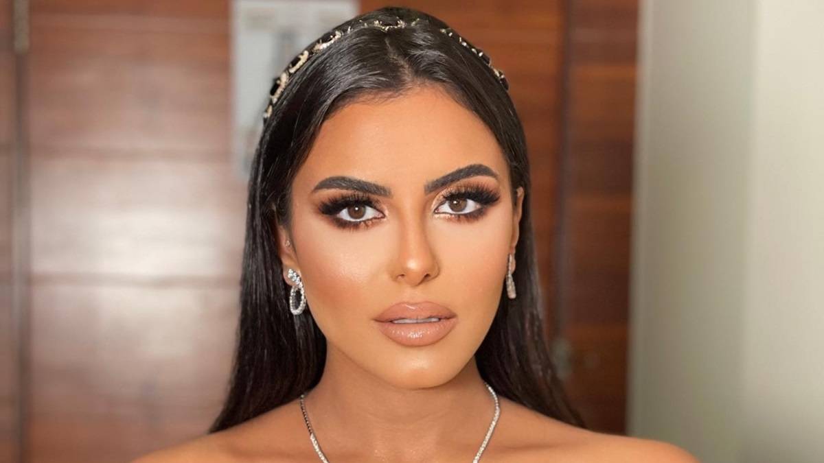 هاجر الشرنوبي تهدّد بفضح مدرّسة ابنها ثم تحذف المنشور