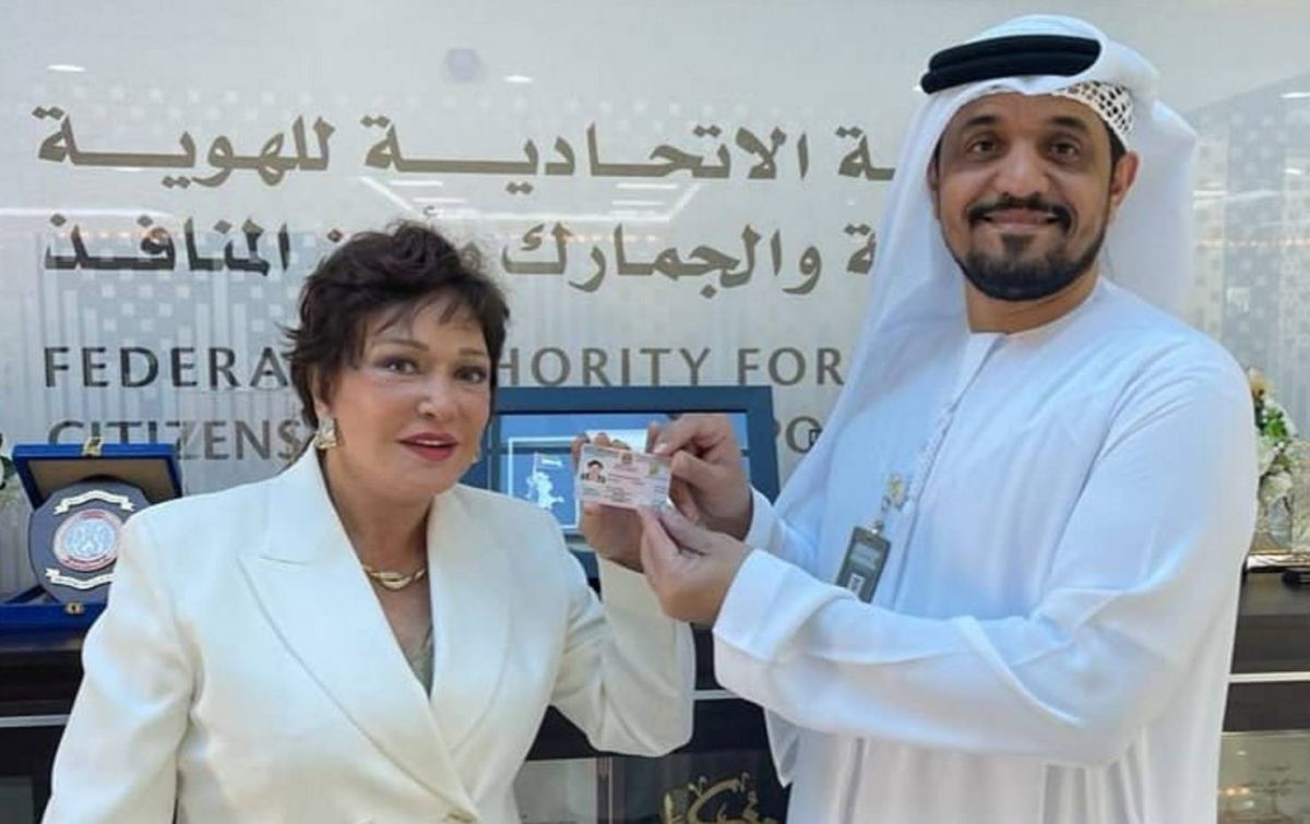 بالفيديو - لبلبة تحصل على الإقامة الذهبية بالإمارات