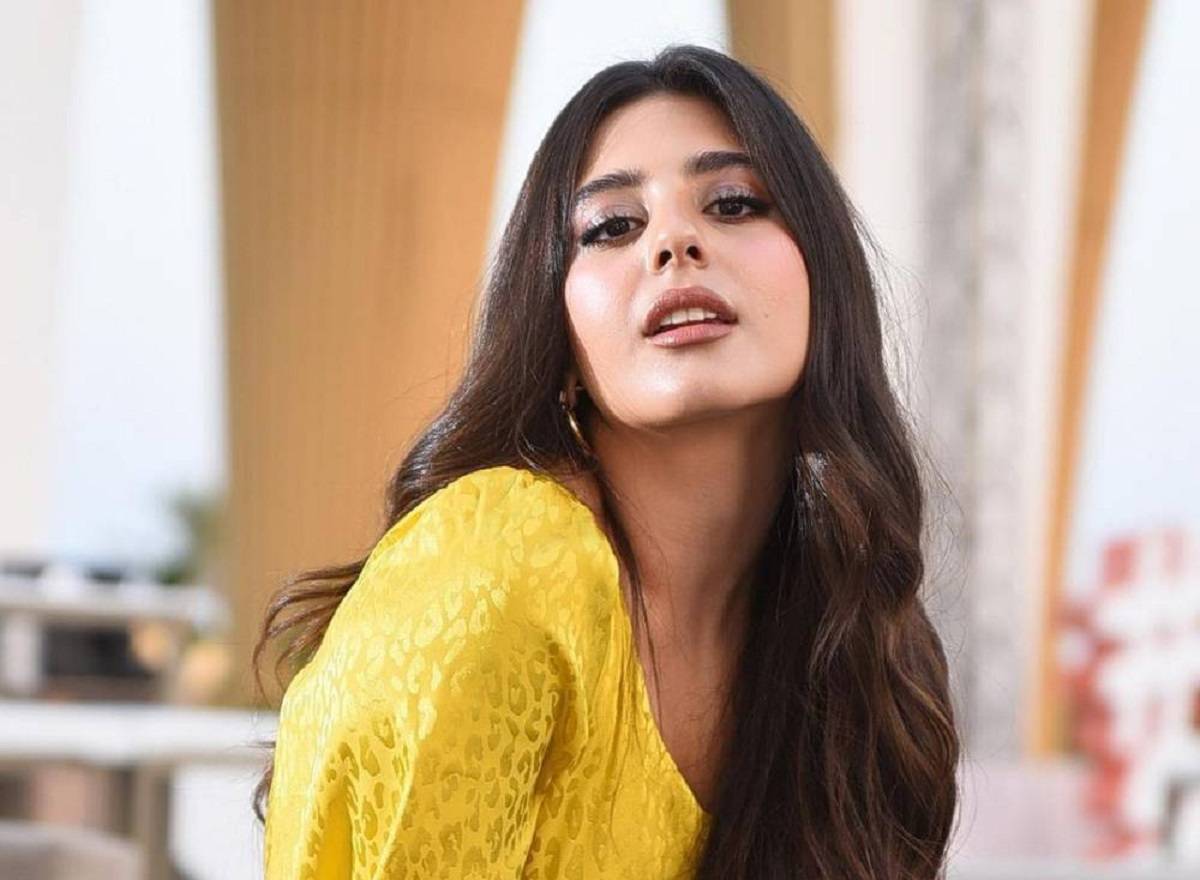 مايان السيد تحتفل بصور عفوية بتخرّجها في الجامعة