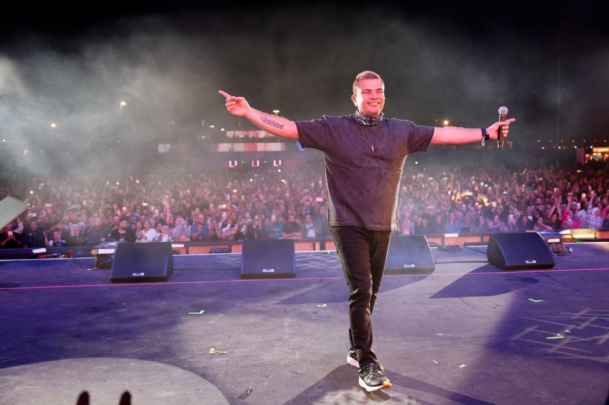 بالصور - عمرو دياب يتصالح مع إبنته كنزي.. علاقتهما حديث الجميع