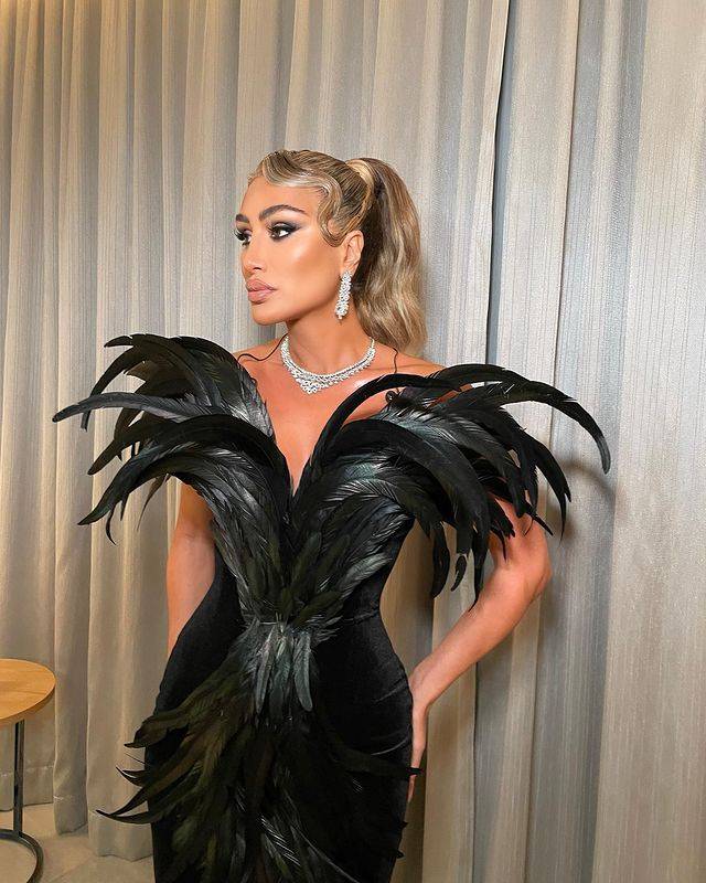 بالفيديو - مايا دياب تردّ بسخرية واستهزاء على سؤال غريب من مذيعة