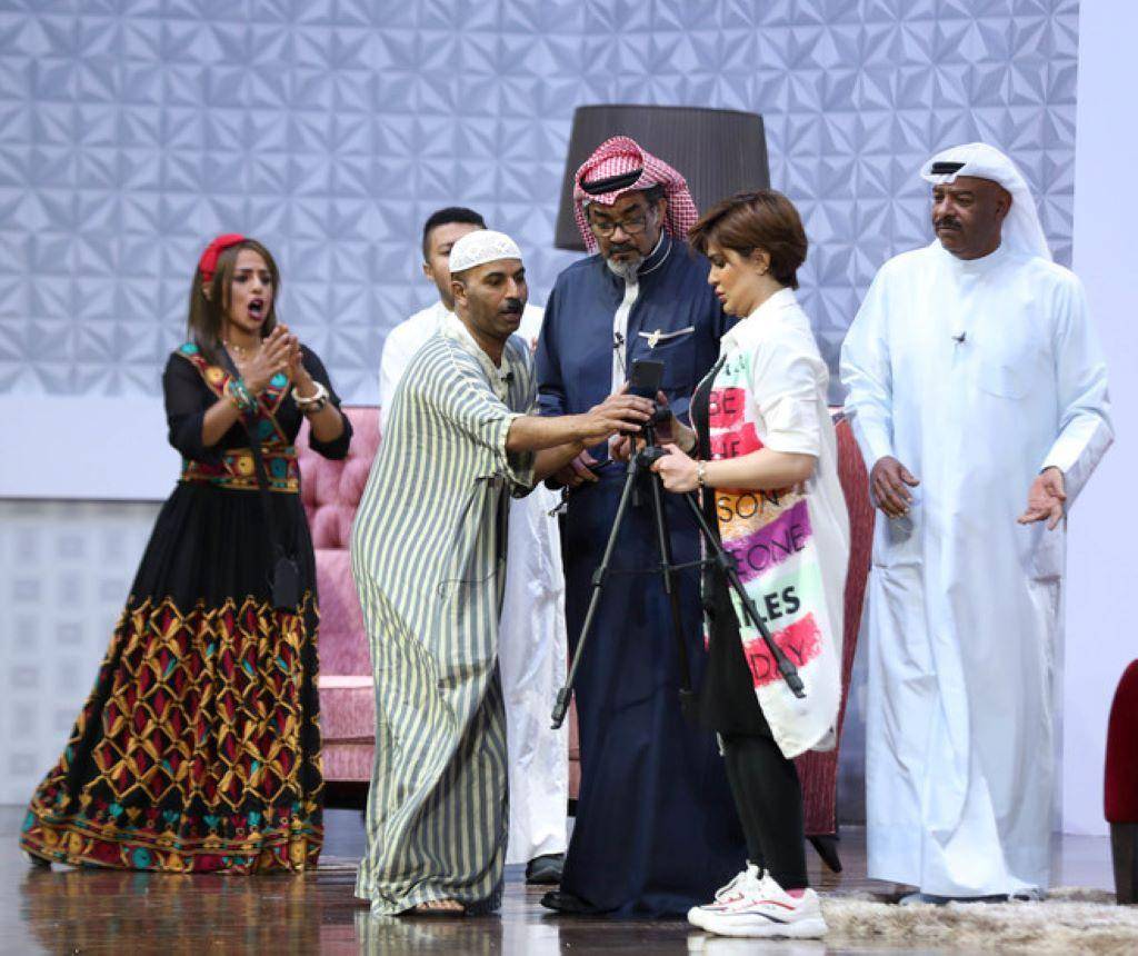 بالفيديو - شاهدوا ماذا فعل طارق العلي مع نجم المنتخب السعودي على المسرح