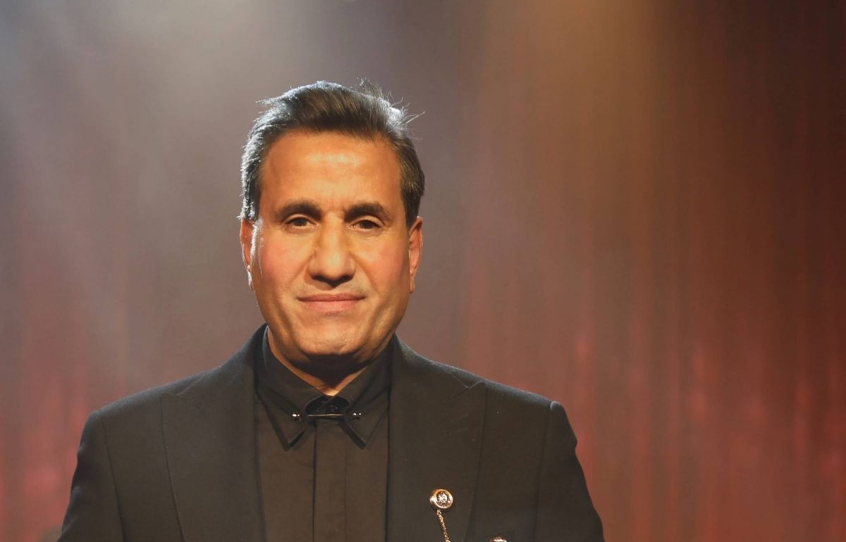 خاص بالصور - نجاة ابن أحمد شيبة من الموت بعد سقوط شرفة على سيارته