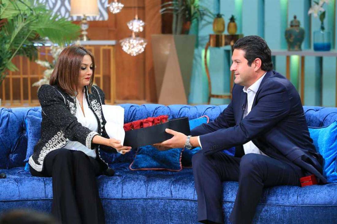 رسائل حب متبادلة بين بشرى وزوجها في عيد زواجهما الثاني