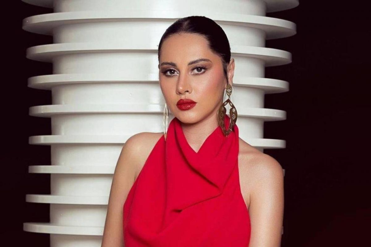 ياسمين رئيس تثير الجدل بوشم على ذراعها وتختار هذا الإسم