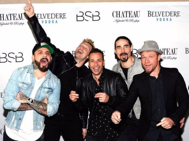 معجبة تتهم نجم فرقة Backstreet Boys بإغتصابها في حافلة... هذا ما كشفته