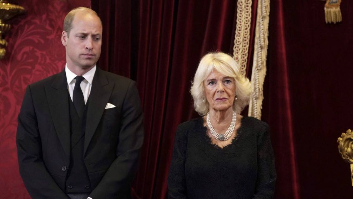 لماذا يُبعد الأمير ويليام أولاده عن كاميلا؟