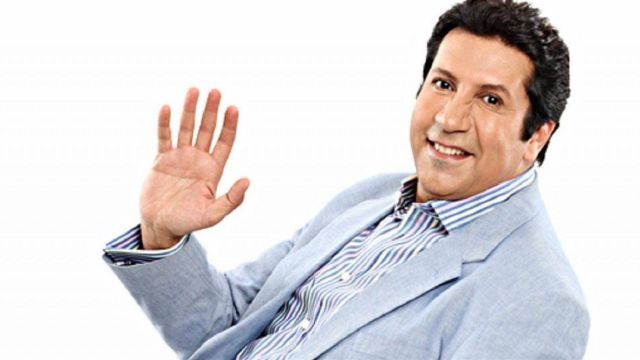 بالفيديو - موقف محرج لهاني رمزي بسبب معجبة