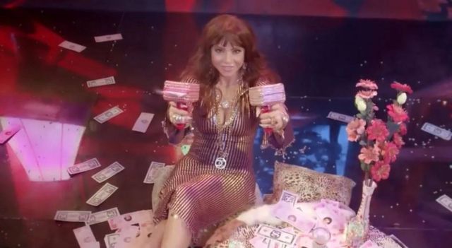 دوللي شاهين في الكليب