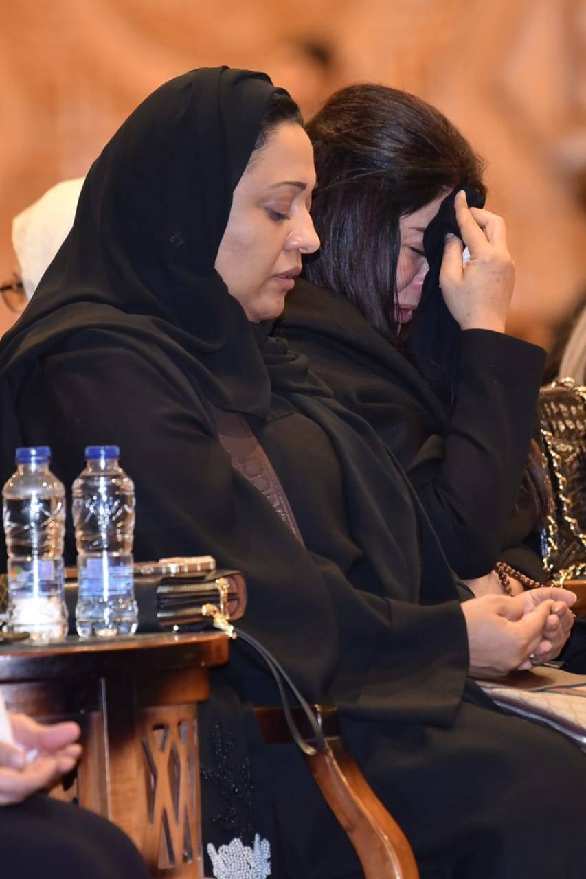 بكاء جومانا مراد في عزاء والدها
