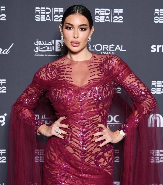 ياسمين صبري تُحدث ضجة بسعر ساعتها الفخمة