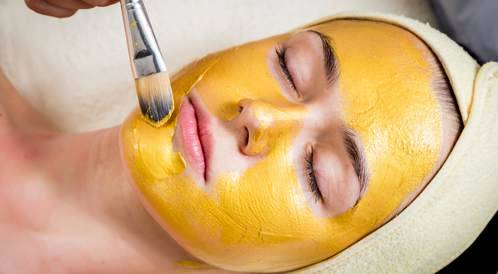 جرّبي هذه الوصفات الطبيعية لتوحيد لون بشرتك