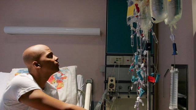 هذه الفئات الأكثر عرضةً للإصابة بمرض السرطان... إليكم الأعراض