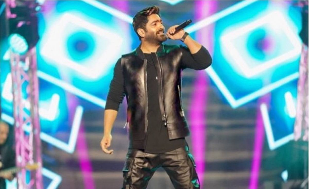 بالصور - تامر حسني يتألق في حفله بالإمارات