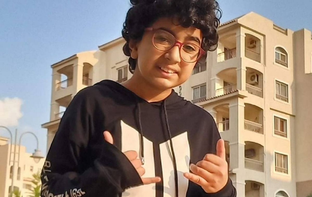 بالفيديو - حادثة دهس نجل مؤلفة شهيرة تُشعل السوشيال ميديا