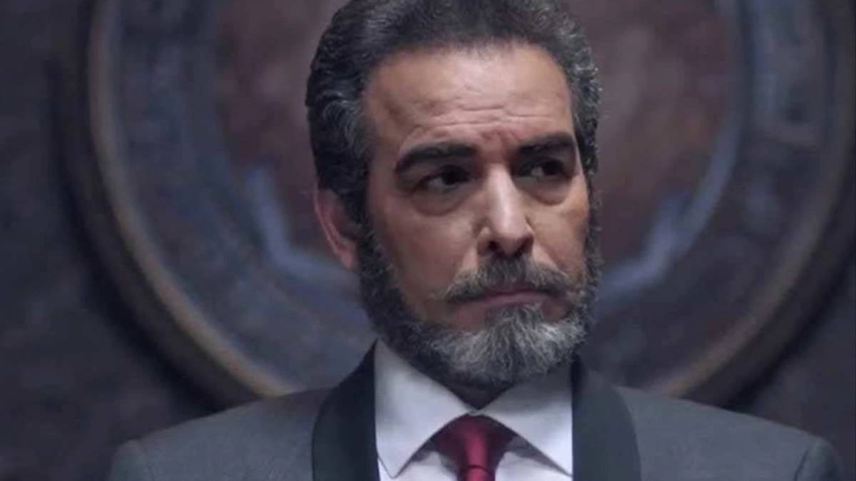 عودة أحمد عبد العزيز الى المسرح بعد سنوات من الغياب