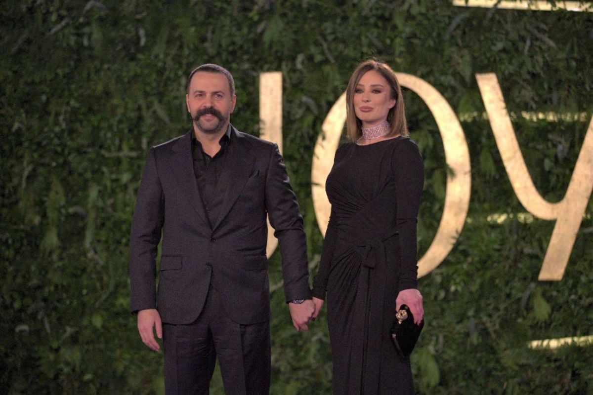 بالفيديو - تيم حسن يكشف سرّ ظهوره بشاربين كبيرين