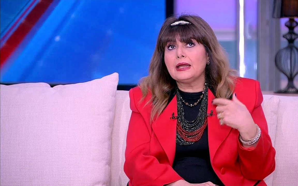 بالفيديو - هندية تردّ  على حادثة إلقاء كلبها في الشارع