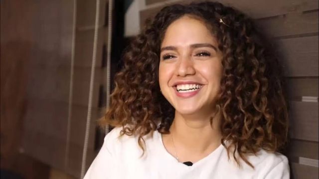 بالفيديو - رنا رئيس تكشف أسرار تقدم خطيبها لها على الهواء... ما علاقة والدتها