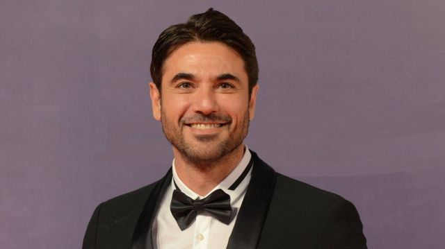 بالصورة - أحمد عز يضع بصمته على حائط المشاهير في 