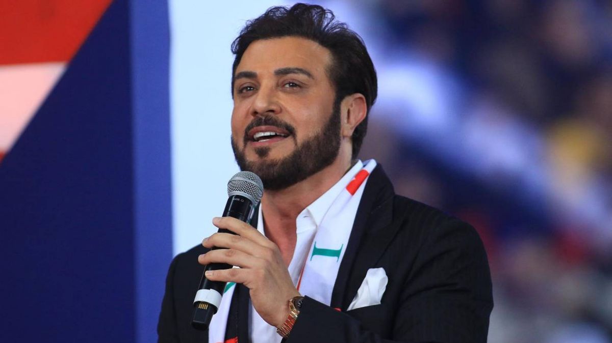 بالفيديو - ماجد المهندس يبكي بتأثر ويسجد ليقبل أرض العراق