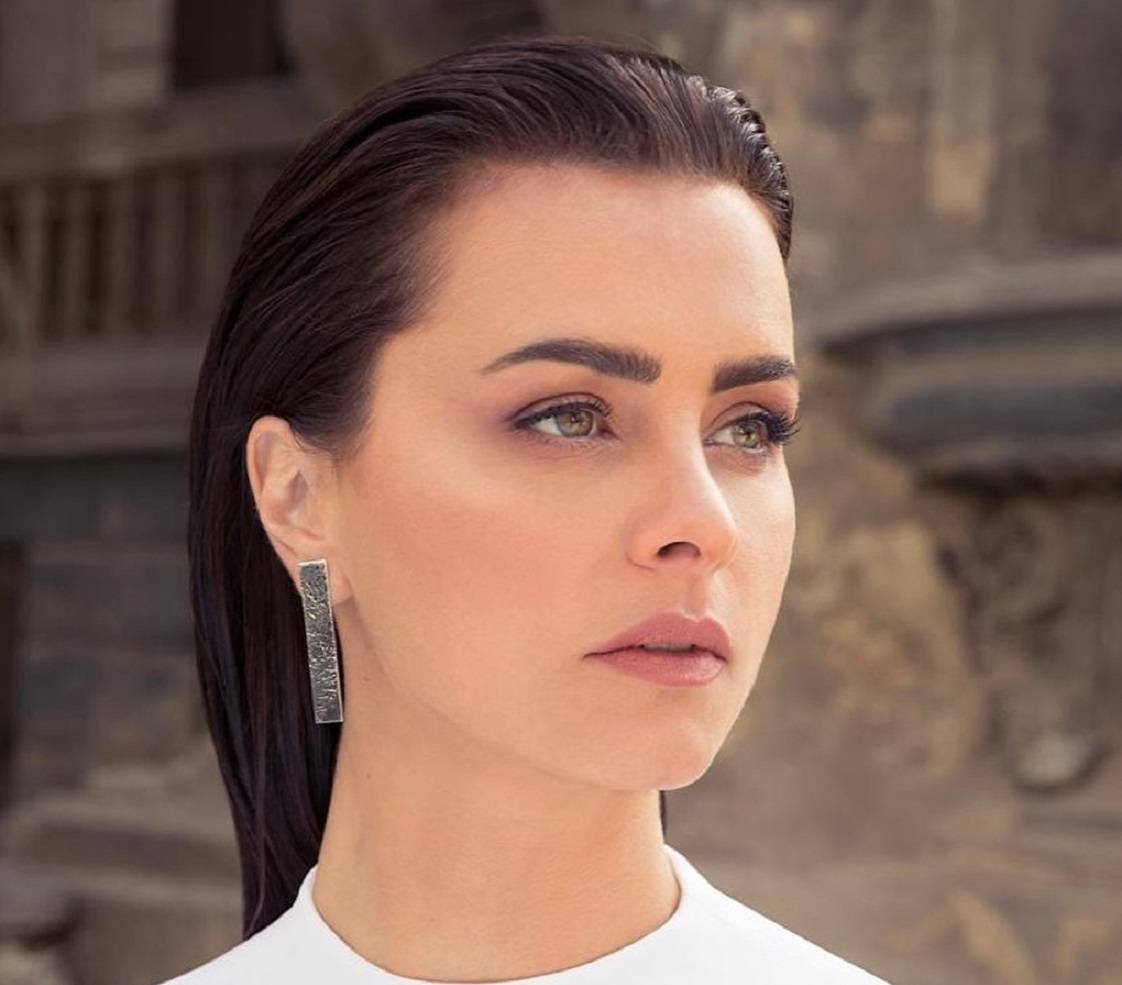 بالفيديو - نور اللبنانية توضح موقفها من عمليات التجميل