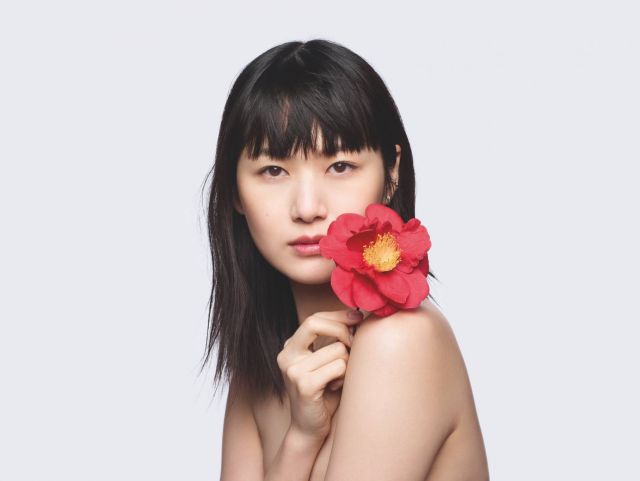 N° 1 de CHANEL مع  زهرة الكاميليا... مستحضرات تجميل سابقة لعصرها