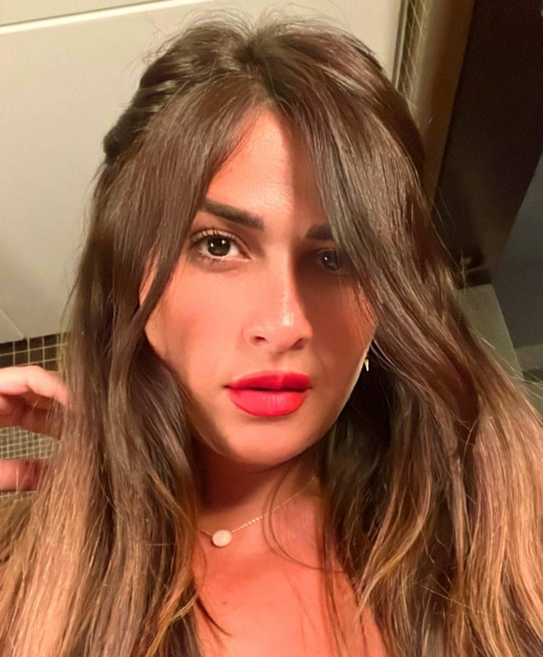 بالفيديو - الجمهور يعرقل تصوير ياسمين عبد العزيز... شاهدوا ردّ فعلها