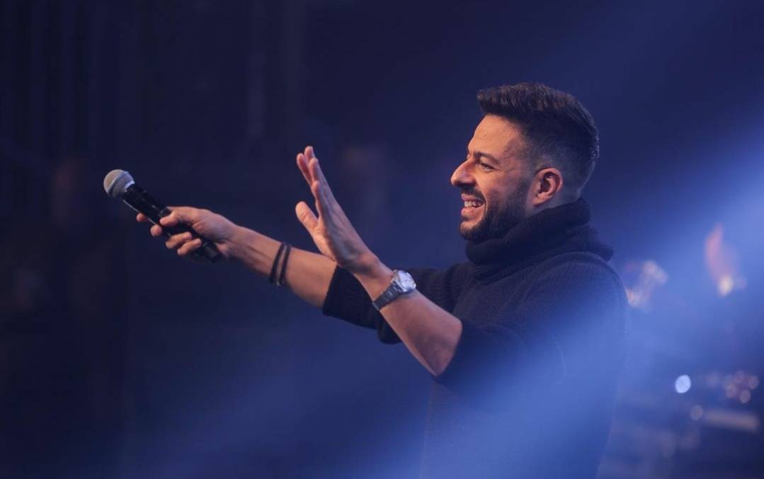 ساعة محمد حماقي الفخمة محط إهتمام الجمهور... سعرها خيالي