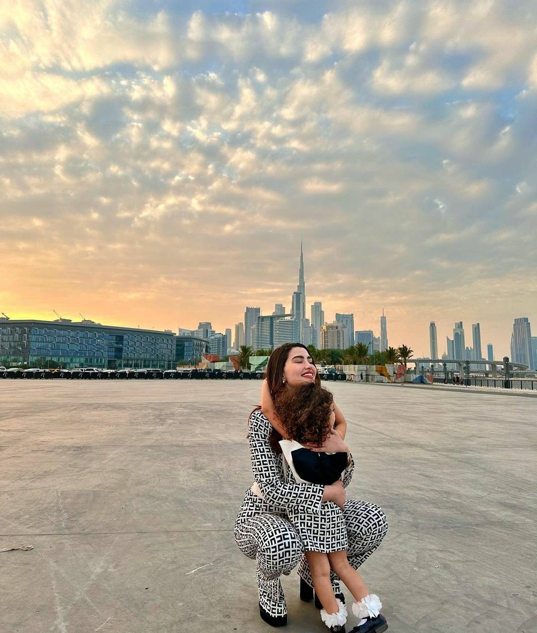 روان بن حسين محط اهتمام الجمهور بفيديو خاص مع ابنتها