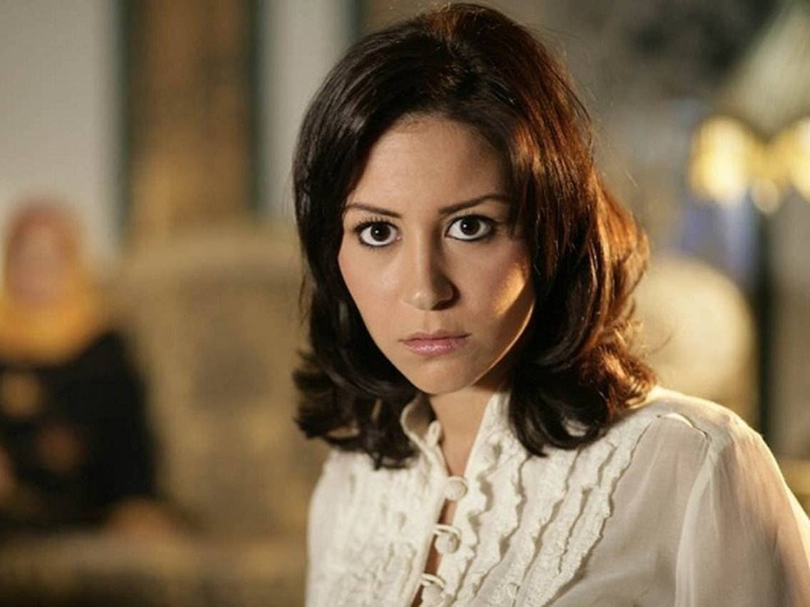 سجن منة شلبي سنة وغرامة 10 آلاف جنيه لاتهامها بحيازة المخدرات بغرض التعاطي