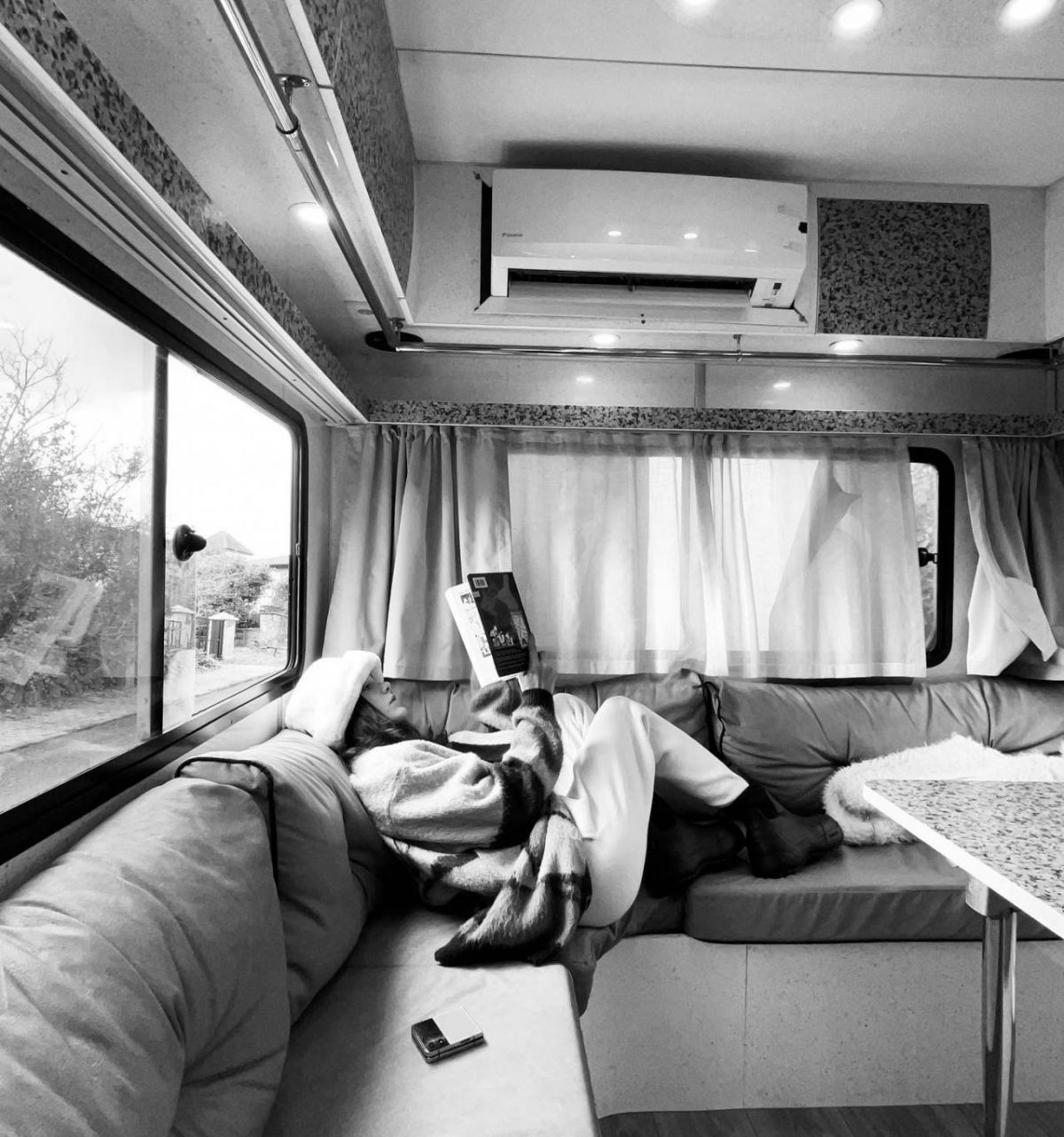 بعد انتشار خبر انتحارها... نجمة تركية تكشف سبب تواجدها في المستشفى وتلجأ الى القضاء