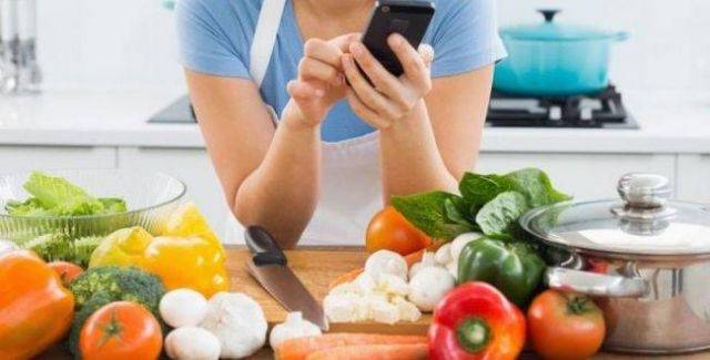 عادات في الأكل يجب تجنّبها بعد سنّ الثلاثين