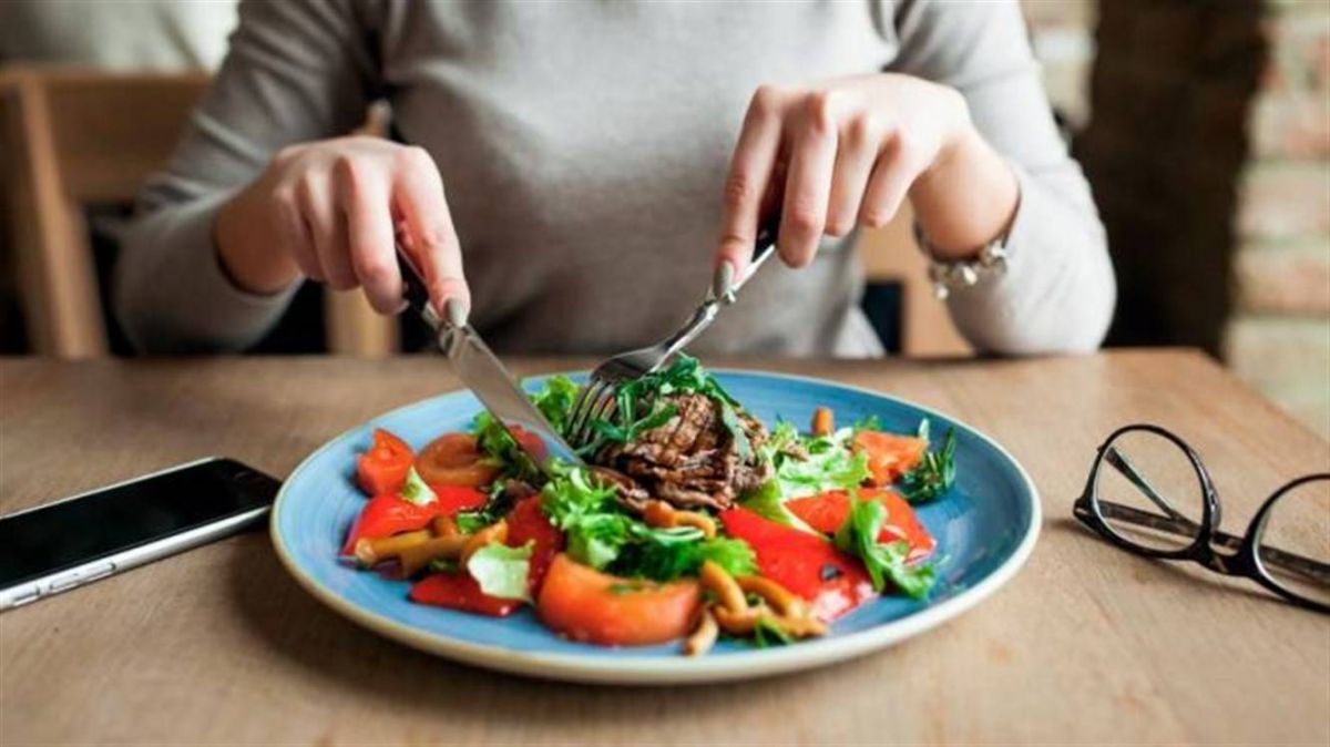 طبيبة تنصح بتناول هذا الأطعمة لإبطاء الشيخوخة