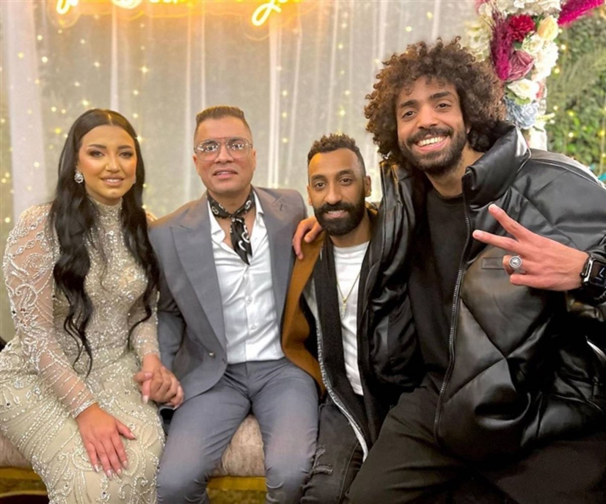 بالصور - حسن شاكوش يحتفل بخطوبته على فتاة من خارج الوسط الفني