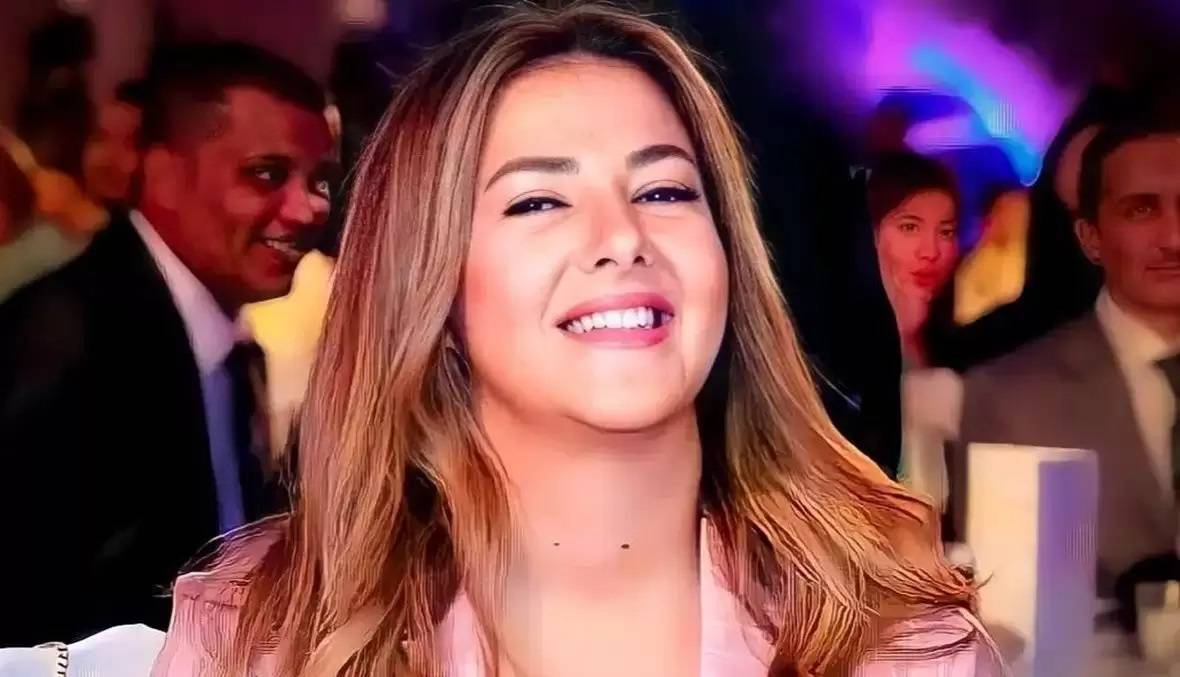 بالفيديو - ظهور جديد لابنة دنيا سمير غانم على المسرح مع أحمد سعد