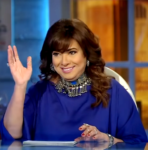 متابع يهاجم نشوى مصطفى ويتهمها باستفزاز البسطاء.. وهي تردّ