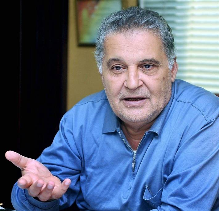 بالفيديو - محسن جابر يبكي بسبب حالته الصحية... وهذا ما قاله عن ديو عمرو دياب وتامر حسني