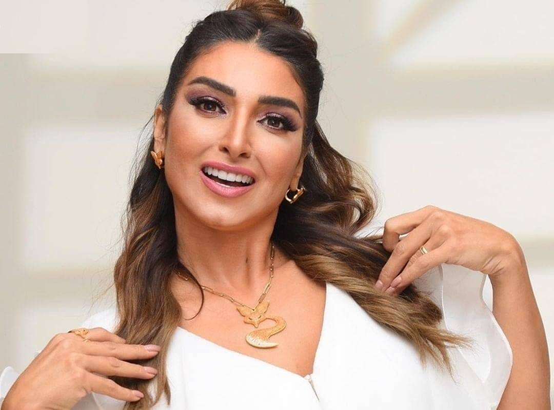 الكشف عن الصورة الأولى لروجينا بزي الرجل الصعيدي في 