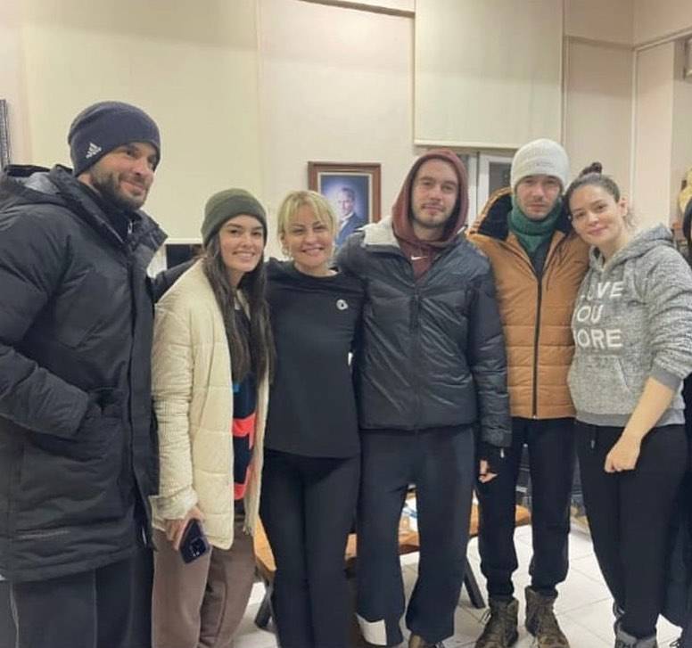 نجوم تركيا يباشرون بتقديم التبرّعات... مَن دفع المبلغ الأكبر؟