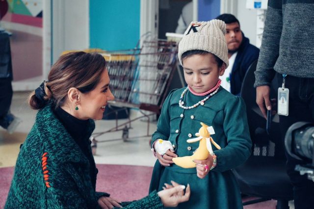 ياسمين رئيس في مستشفى السرطان 